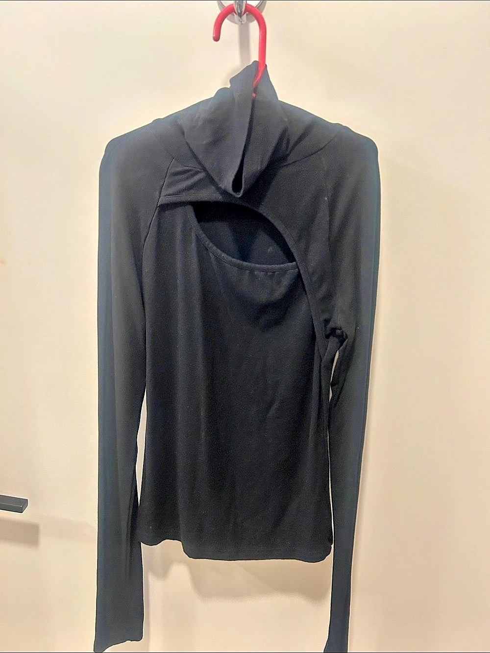 Commense Asymmetric Cut Out Turtleneck Long Sleeve Slinky Top Black Small